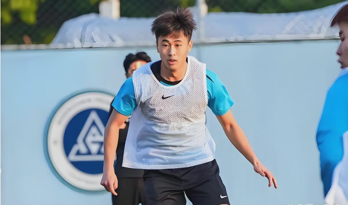 从希望之星到“玻璃人”：戴伟浚的两次冬训，中国足球的一声叹息